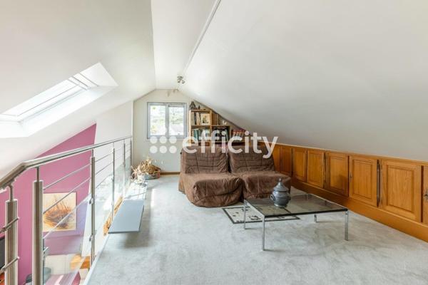 Maison
         6 pièces
        - 143 m² Exclusivité 540 000 € *