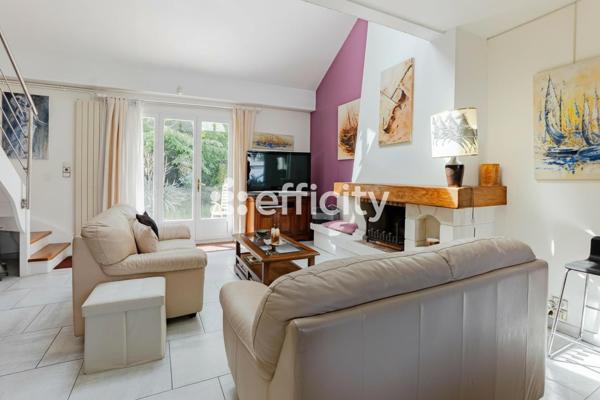 Maison
         6 pièces
        - 143 m² Exclusivité 540 000 € *