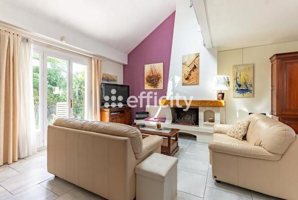 Maison
         6 pièces
        - 143 m² Exclusivité 540 000 € *