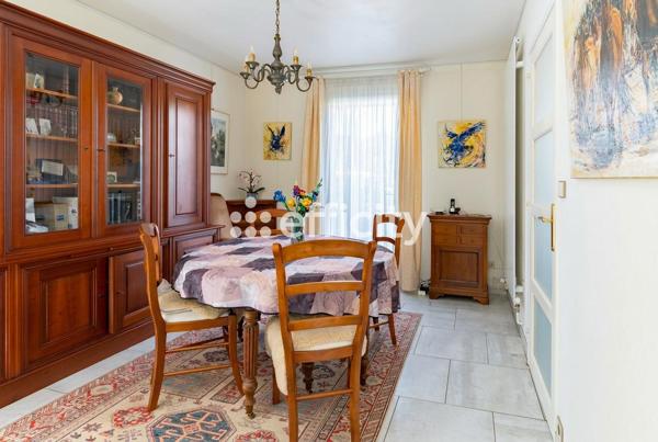 Maison
         6 pièces
        - 143 m² Exclusivité 540 000 € *