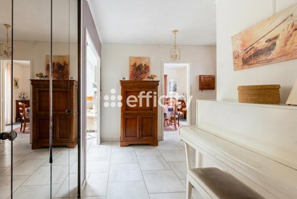 Maison
         6 pièces
        - 143 m² Exclusivité 540 000 € *