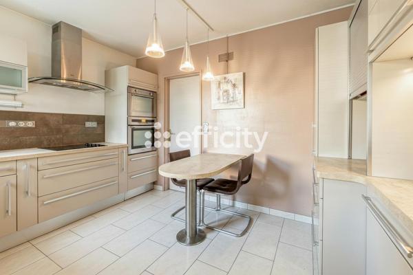 Maison
         6 pièces
        - 143 m² Exclusivité 540 000 € *