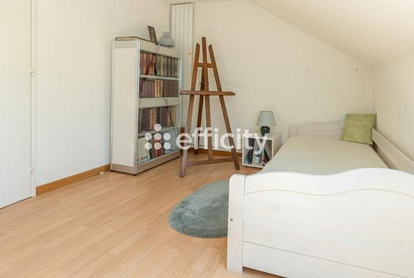 Maison
         6 pièces
        - 143 m² Exclusivité 540 000 € *
