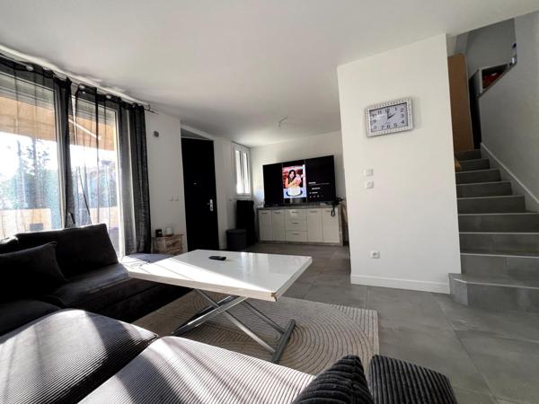 Maison mitoyenne entièrement rénovée