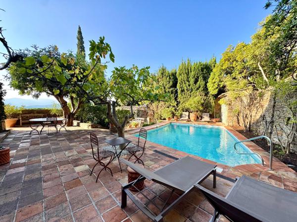 Grimaud (83310) maison de village Grimaud