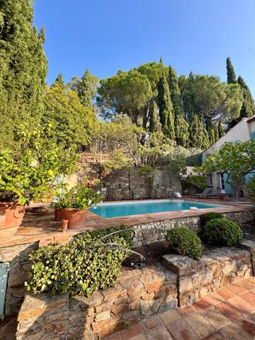Grimaud (83310) maison de village Grimaud