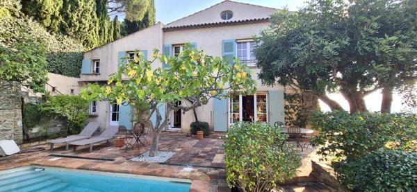 Grimaud (83310) maison de village Grimaud