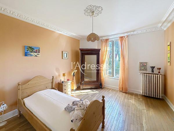 Superbe maison meulière de 155 m² ? Quartier des Abbesses à Chelles