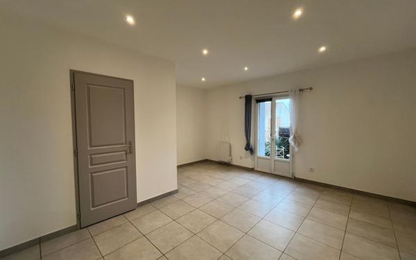 Appartement à louer    2 pièces •  Castries