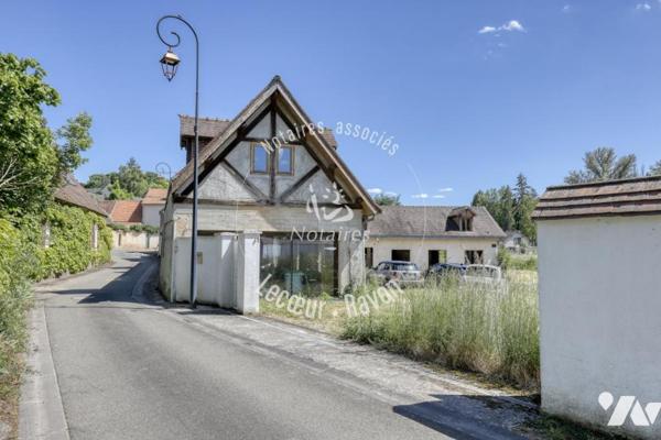 Deux maisons anciennes à rénover entièrement, plus de 300 m2 habitables à créer, parcelle de 6000 m2