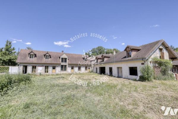Deux maisons anciennes à rénover entièrement, plus de 300 m2 habitables à créer, parcelle de 6000 m2