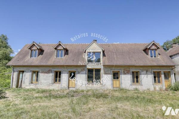 Deux maisons anciennes à rénover entièrement, plus de 300 m2 habitables à créer, parcelle de 6000 m2