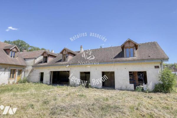 Deux maisons anciennes à rénover entièrement, plus de 300 m2 habitables à créer, parcelle de 6000 m2
