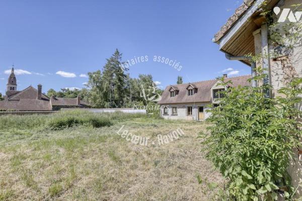 Deux maisons anciennes à rénover entièrement, plus de 300 m2 habitables à créer, parcelle de 6000 m2