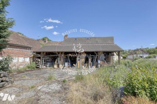 Deux maisons anciennes à rénover entièrement, plus de 300 m2 habitables à créer, parcelle de 6000 m2