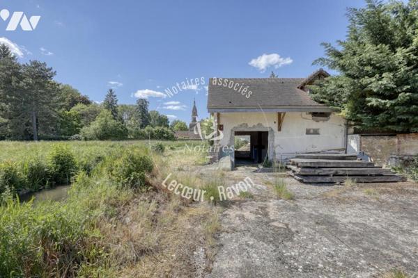 Deux maisons anciennes à rénover entièrement, plus de 300 m2 habitables à créer, parcelle de 6000 m2