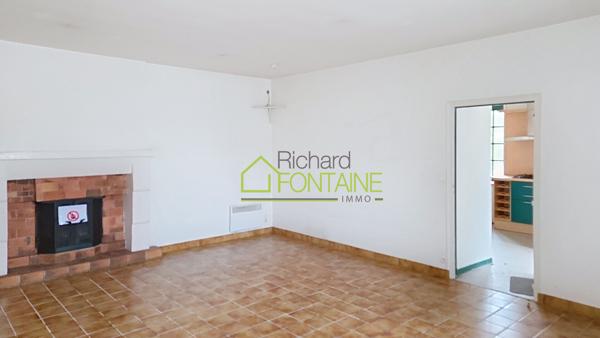 Proche centre à pieds bâtiment en pierre à Rénover sur un terrain d'environ 450 m²