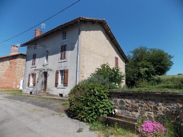 Belle maison individuelle en pierre de 4 chambres à rénover avec jardin, grange et terrain attenant de 1 hectare Vayres