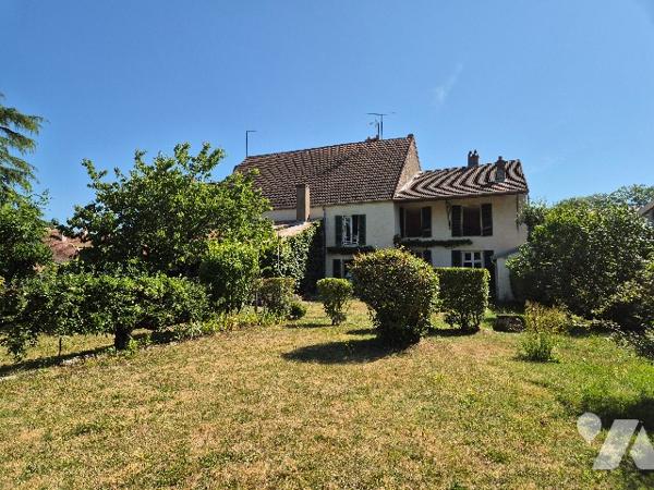 AUTET, ensemble immobilier composé d'une maison et d'un appartement actuellement loué.