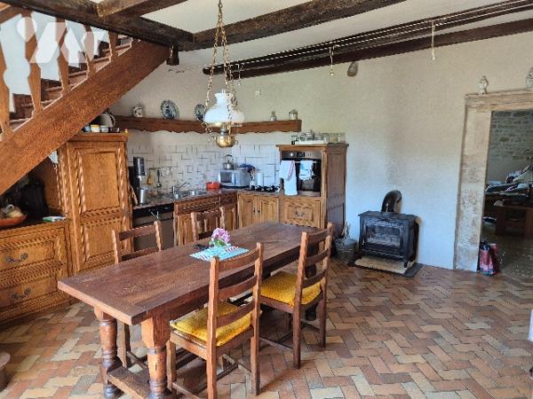 AUTET, ensemble immobilier composé d'une maison et d'un appartement actuellement loué.