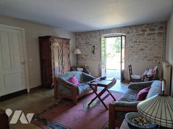 AUTET, ensemble immobilier composé d'une maison et d'un appartement actuellement loué.