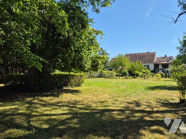 AUTET, ensemble immobilier composé d'une maison et d'un appartement actuellement loué.