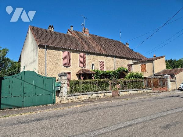 AUTET, ensemble immobilier composé d'une maison et d'un appartement actuellement loué.