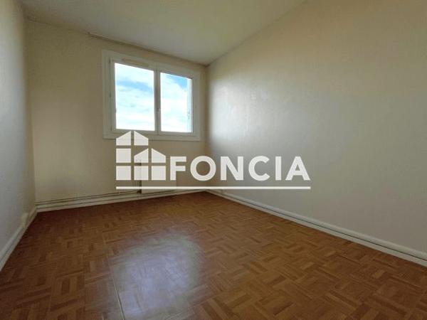 Location Appartement 4 pièces 73 m² - 2 ET 4 RUE ALBERT VEILLON Cholet 49300