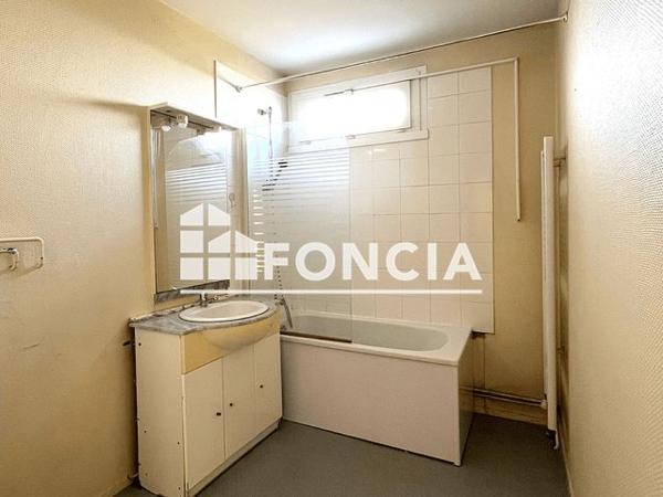 Location Appartement 4 pièces 73 m² - 2 ET 4 RUE ALBERT VEILLON Cholet 49300