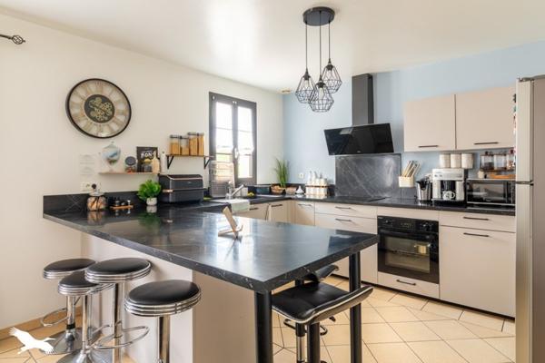 Maison à vendre |  Saint-Hilaire-de-Lusignan |  4 pièces | 100 m²