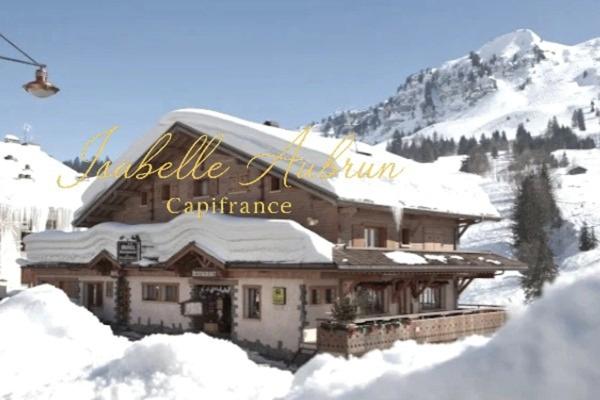 À VENDRE – MURS COMMERCIAUX D’HÔTEL 3★ – EMPLACEMENT PREMIUM AU PIED DES PISTES – ALPES