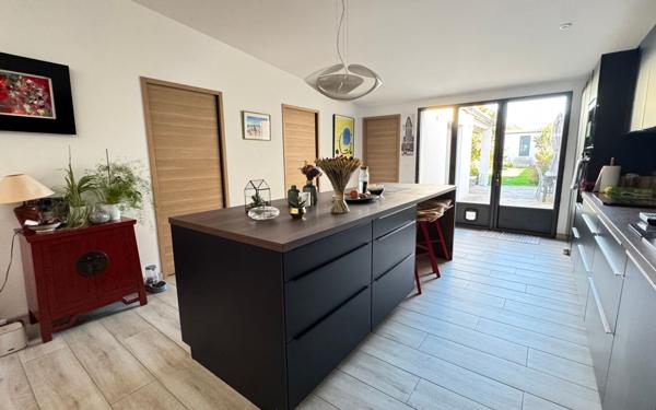 Maison à vendre    5 pièces •  Rochefort