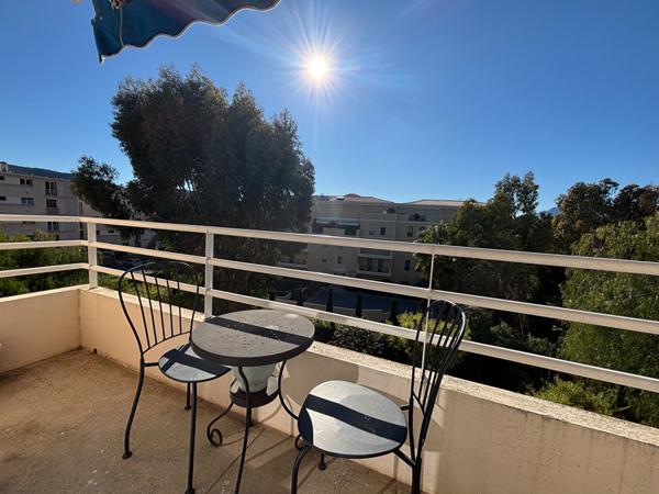 Hyères - Appartement T5 - Entièrement rénové - Vue dégagée - Calme - Lumineux