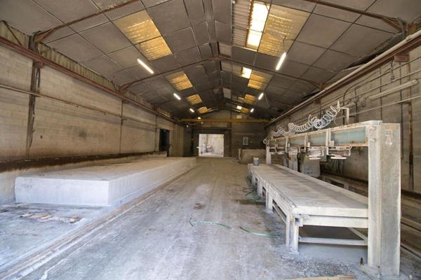 LOCAL D'ACTIVITE, ENTREPOTS sur  3,6 hectares - Ancien site granitier