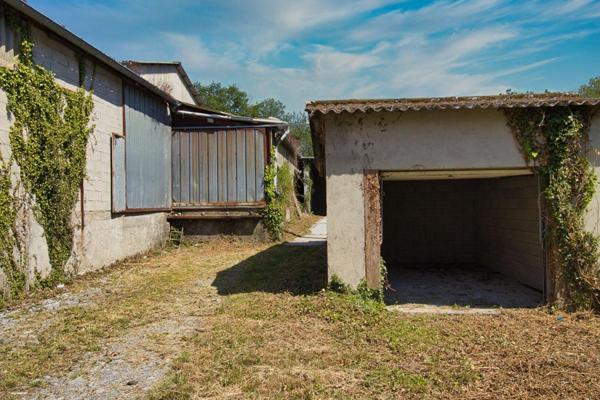 LOCAL D'ACTIVITE, ENTREPOTS sur  3,6 hectares - Ancien site granitier