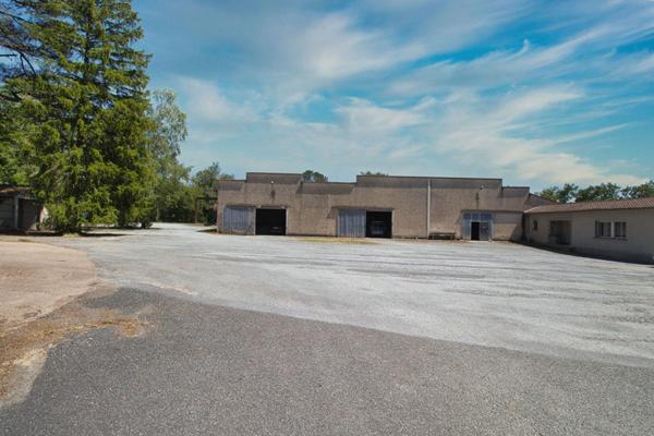 LOCAL D'ACTIVITE, ENTREPOTS sur  3,6 hectares - Ancien site granitier
