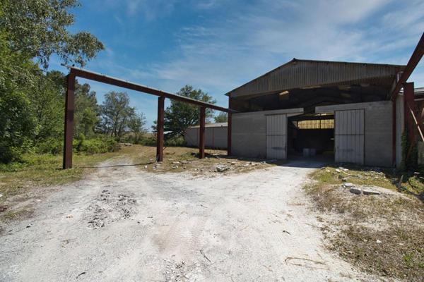 LOCAL D'ACTIVITE, ENTREPOTS sur  3,6 hectares - Ancien site granitier