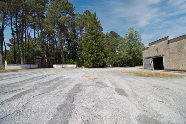 LOCAL D'ACTIVITE, ENTREPOTS sur  3,6 hectares - Ancien site granitier