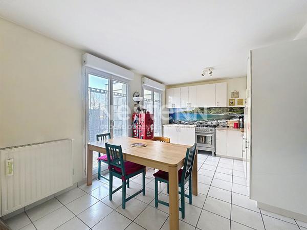 Appartement 3 pièces 2 chambres en rez de jardin avec cave - 69500 BRON