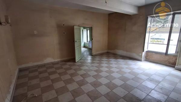 Vente                                                      Maison
                        
                     7 pièces                      156 m2                     à Beaugency