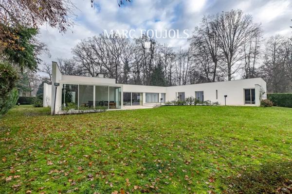 Maison d’architecte plain pied dans le domaine du Lys…