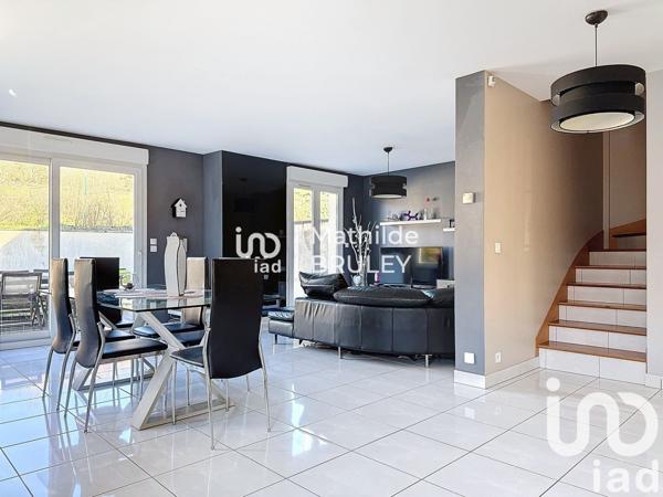 Maison traditionnelle 8 pièces de 131 m² à Dourdan (91410)