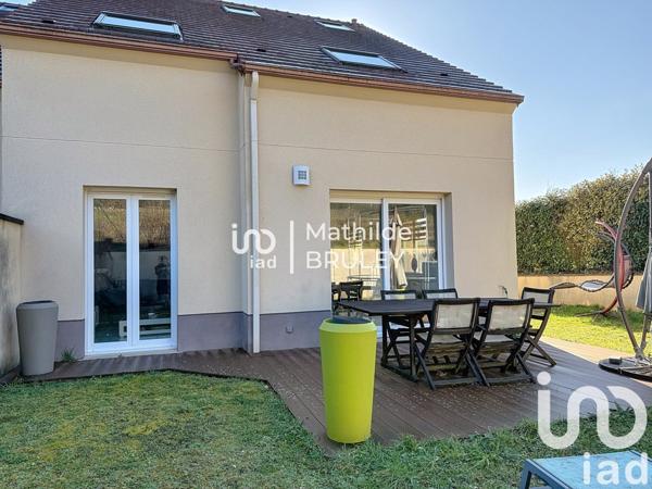 Maison traditionnelle 8 pièces de 131 m² à Dourdan (91410)