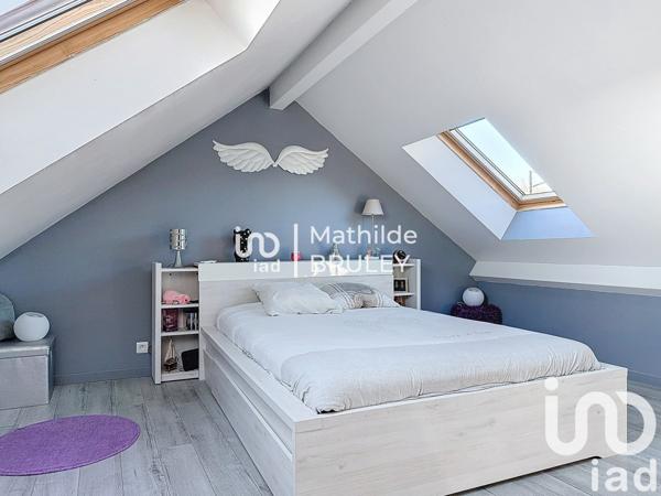 Maison traditionnelle 8 pièces de 131 m² à Dourdan (91410)