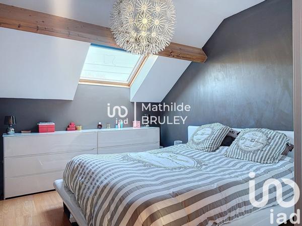 Maison traditionnelle 8 pièces de 131 m² à Dourdan (91410)