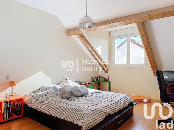 Maison traditionnelle 8 pièces de 131 m² à Dourdan (91410)