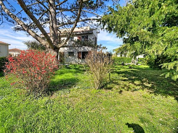 À vendre Élégante maison d'architecte 5 chambres et garage à Nérac 183.57m2