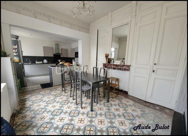 Découvrez cette charmante maison de ville au cachet authentique, offrant de nombreuses possibilités d’aménagement. Grâce à sa configuration modulable, elle conviendra aussi bien à une grande famille qu’à un projet d’investissement locatif.
Proche de Lille
Rez-de-chaussée :
Belle pièce de vie lumineuse, cuisine équipée indépendante et un bureau.
1er étage :
3 grandes chambres, une salle de bain et des WC.
2e étage :
Une vaste pièce pouvant servir de salle de jeux ou autre, ainsi qu’une pièce supplémentaire pouvant être aménagée en chambre.

Annexes :
2 belles caves, un garage, un jardin et une cour intérieure.

Atouts majeurs :
✅ Superficie généreuse : 332 m² utiles
✅ Grand jardin en ville
✅ Parcelle de 852 m²
✅ Charme de l’ancien préservé
✅ Fort potentiel locatif avec 3 logements indépendants 

Emplacement privilégié :

Proche des transports
À proximité immédiate des commerces, écoles et services
Environnement calme en plein cœur de ville
Accès rapide à la métropole lilloise

Travaux à prévoir :
Des travaux sont à terminer sur 2 appartements.

Idéal pour :

Une grande famille
Un investisseur à la recherche d’une rentabilité locative attractive
