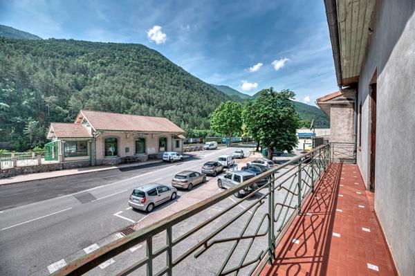 Puget-Théniers — Duplex 4 chambres avec loggia et garage