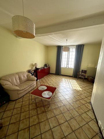 REIMS - MAISON AVEC UNE COUR SANS VIS A VIS